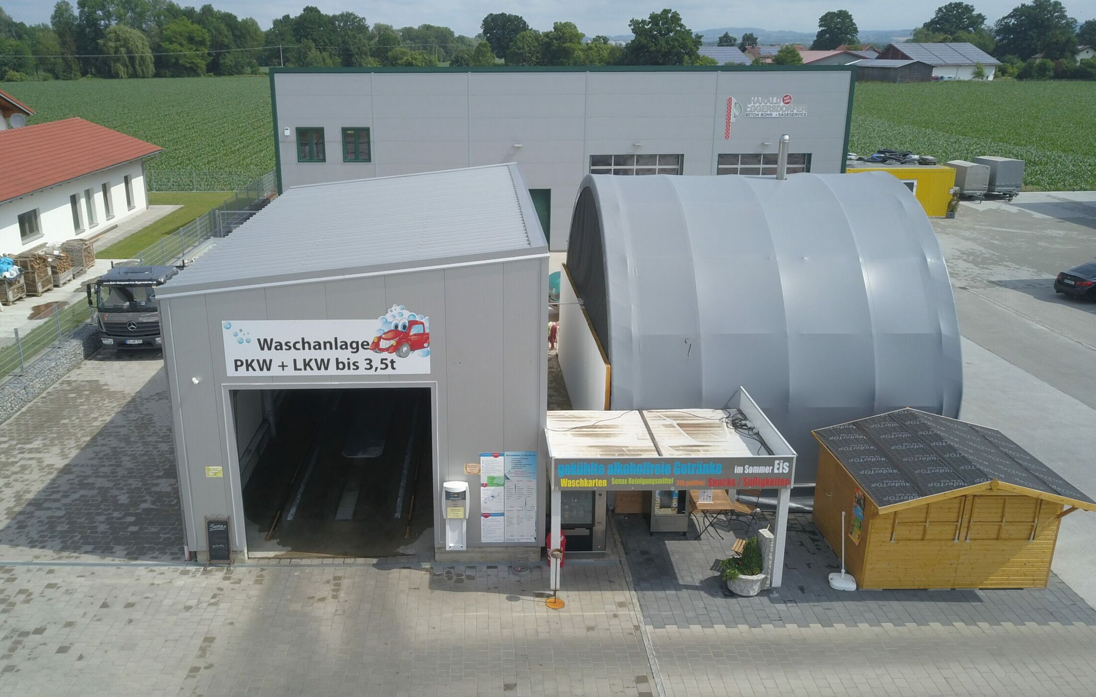 Luftaufnahme des Firmengeländes von Eggersdorfer in Hartkirchen