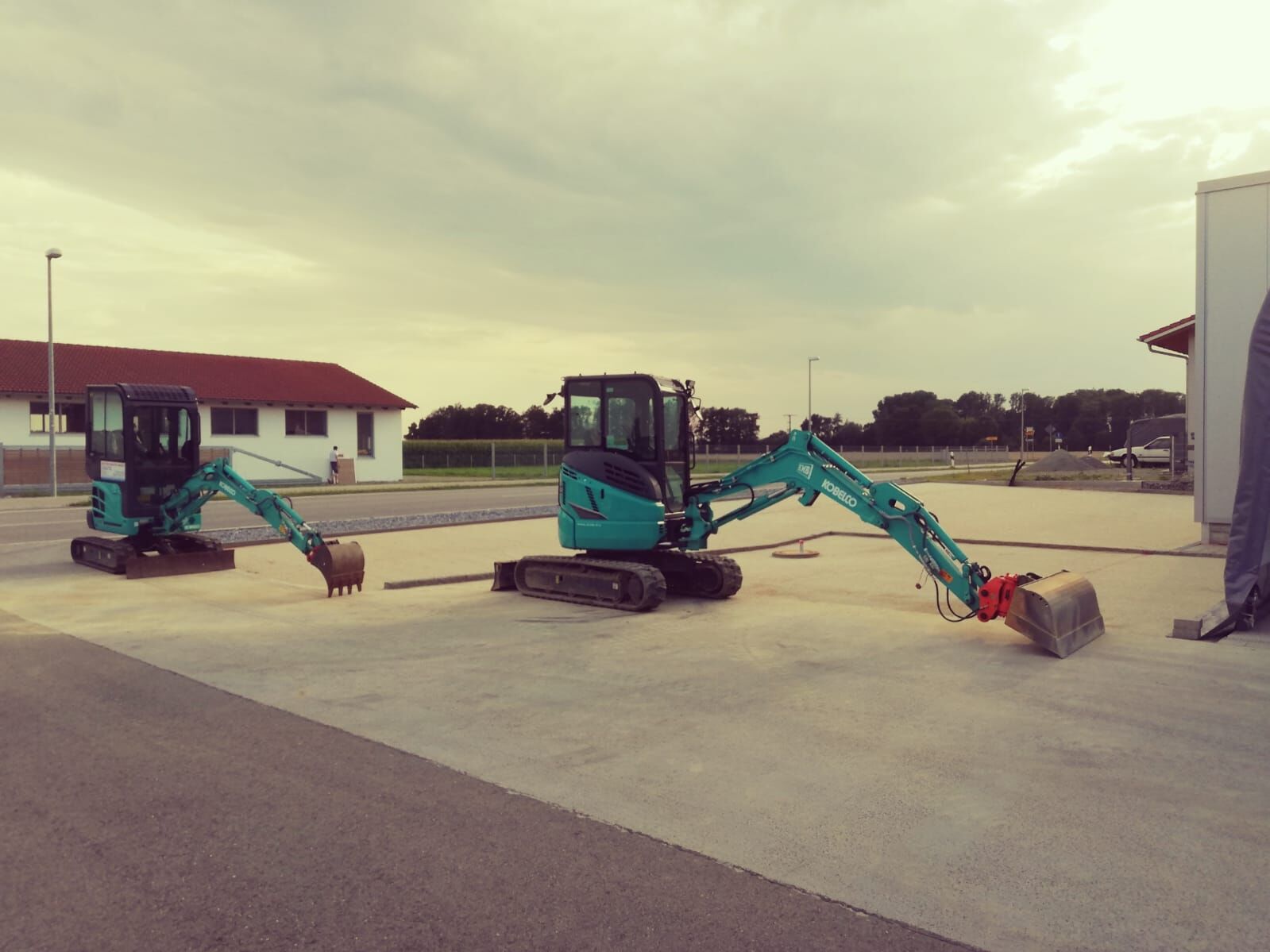 Bagger auf dem Firmengelände